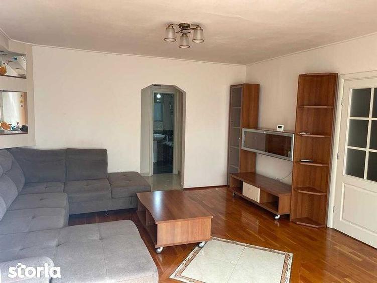 Apartament cu 3 camere în Polivalentă