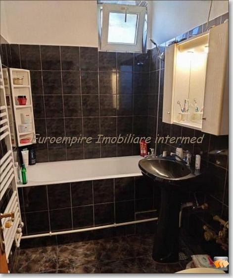 Apartament cu 3 camere semidecomandat în Abator
