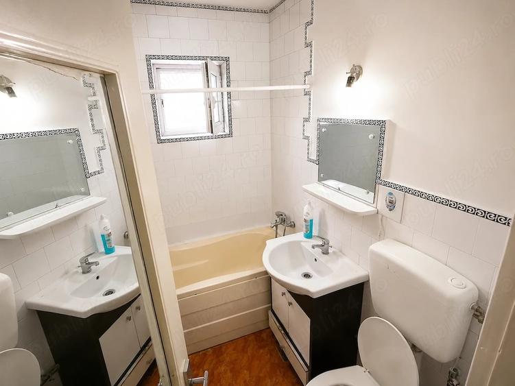 Apartament cu 3 camere semidecomandat în Bularga