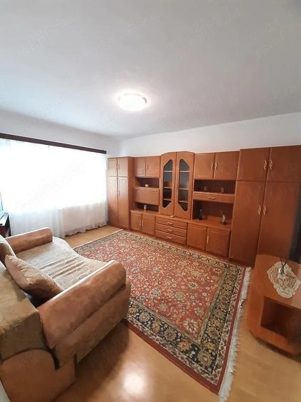 Apartament cu 4 camere decomandat în Vitrometan