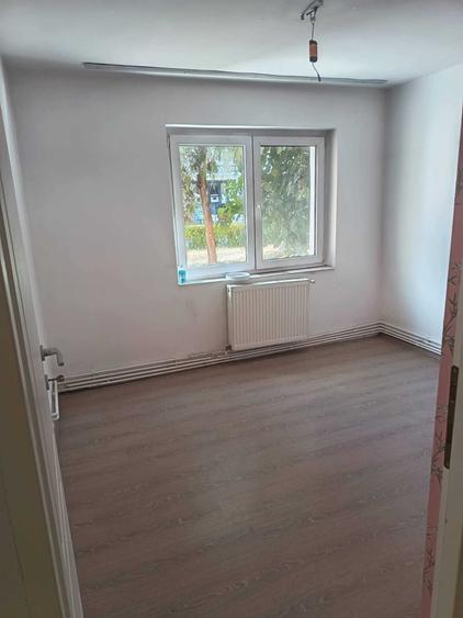 Apartament cu 3 camere decomandat în Nicolae Titulescu