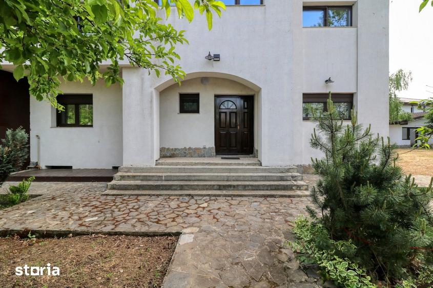 Casă cu 7 camere cu Canalizare în Brănești