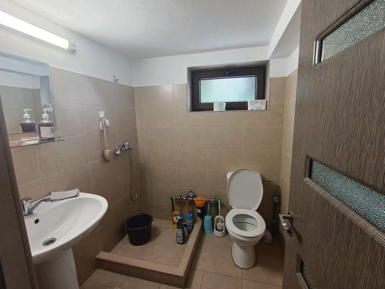 Casă cu 3 camere cu Canalizare în Est