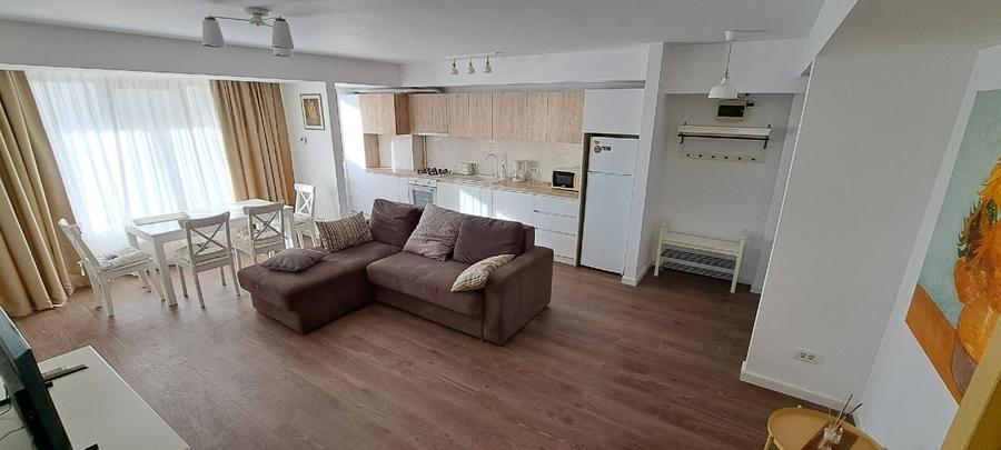 Apartament cu 2 camere decomandat, mobilat în Central