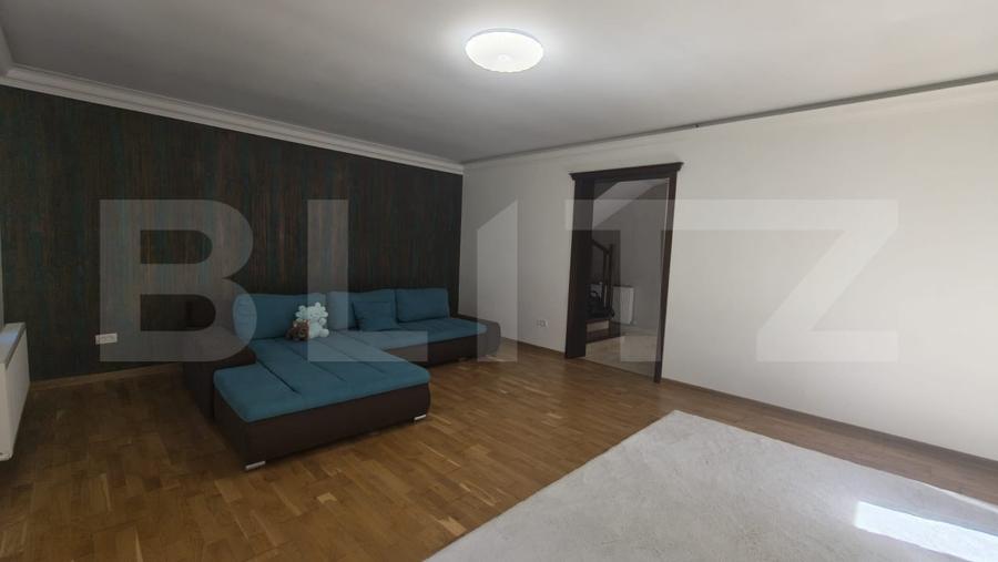 Casă individuală cu 4 camere cu Canalizare în Podul de Fier