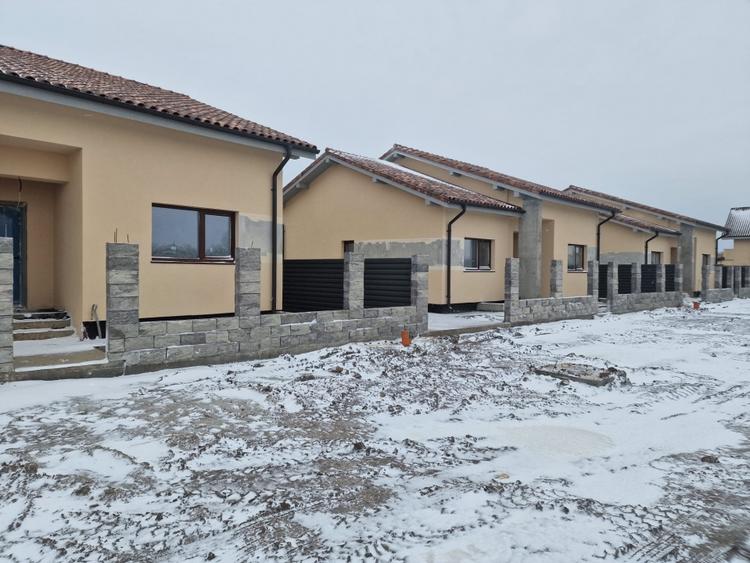 Casă individuală cu 4 camere cu Canalizare în Cernica