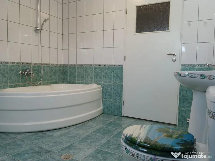 Apartament cu 3 camere decomandat în Valea Aurie