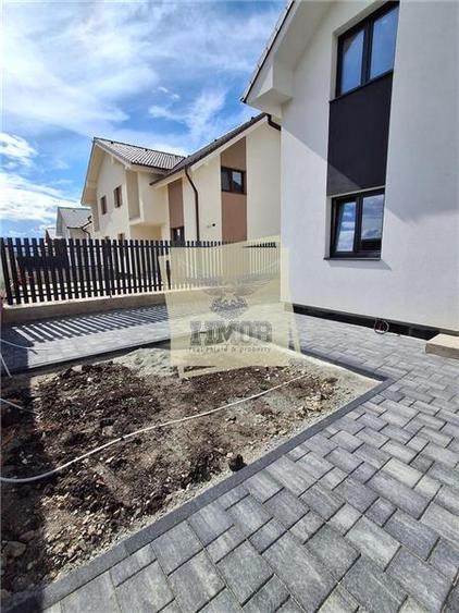 Casă individuală cu 5 camere cu Teren 350 Mp în Șura Mare
