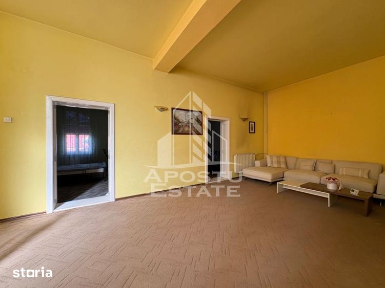 Casă cu 8 camere cu Teren 347 Mp în Iosefin