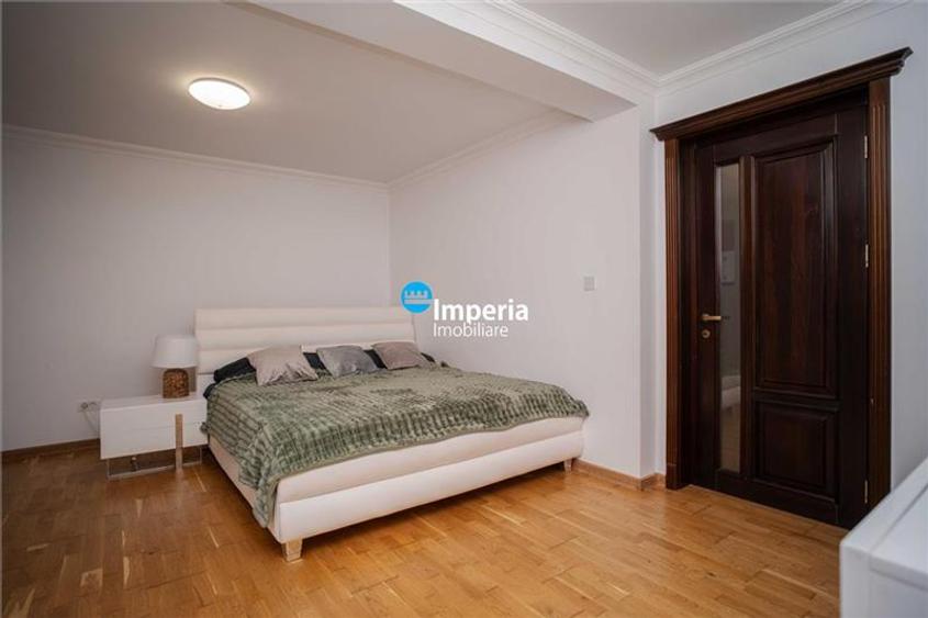 Casă individuală cu 4 camere cu Canalizare în Podul de Fier