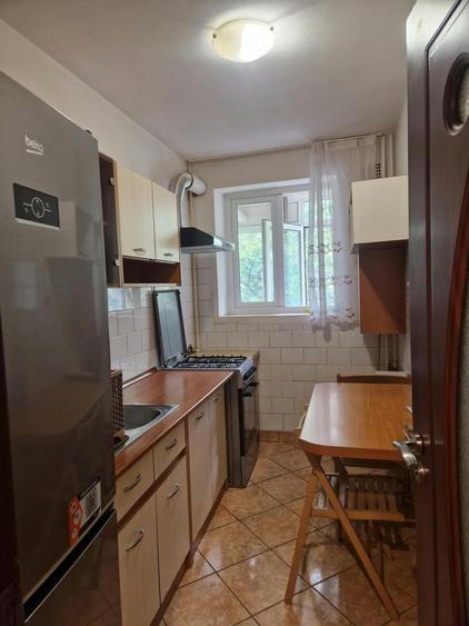 Apartament cu 2 camere semidecomandat în Berceni