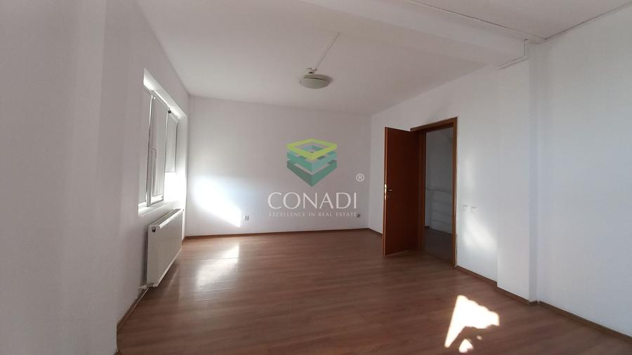 Casă individuală cu 10 camere cu Canalizare în Băneasa