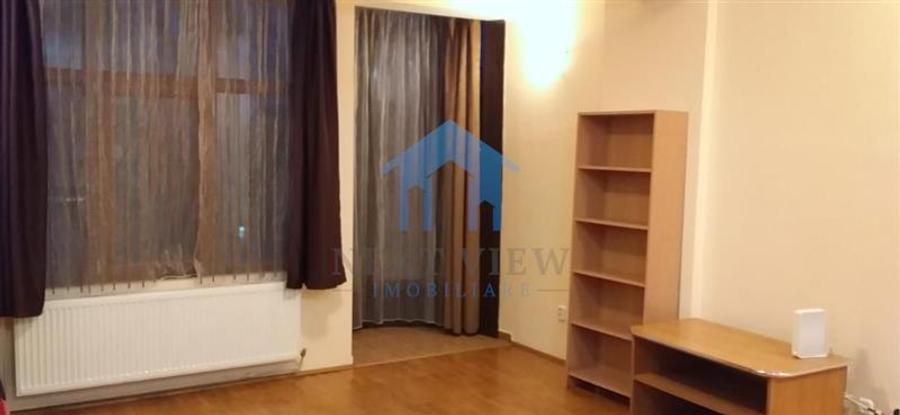 Garsonieră decomandată în Horea