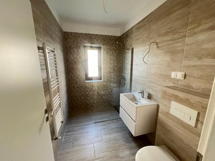 Apartament cu 3 camere decomandat în Sânpetru
