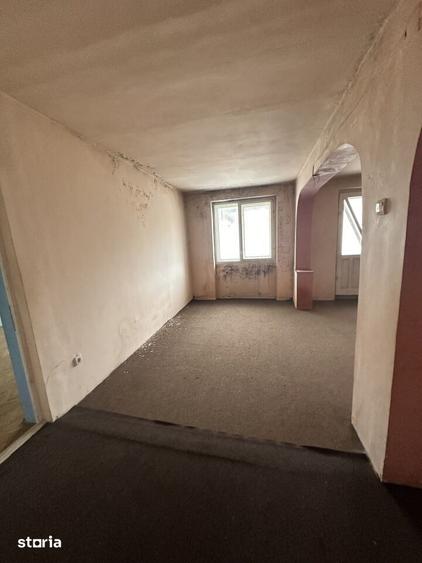 Apartament cu 4 camere decomandat în Toplița