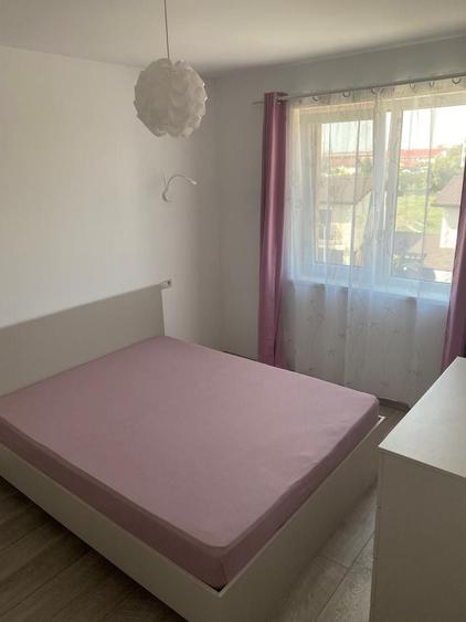 Apartament cu 2 camere semidecomandat, mobilat în Giroc