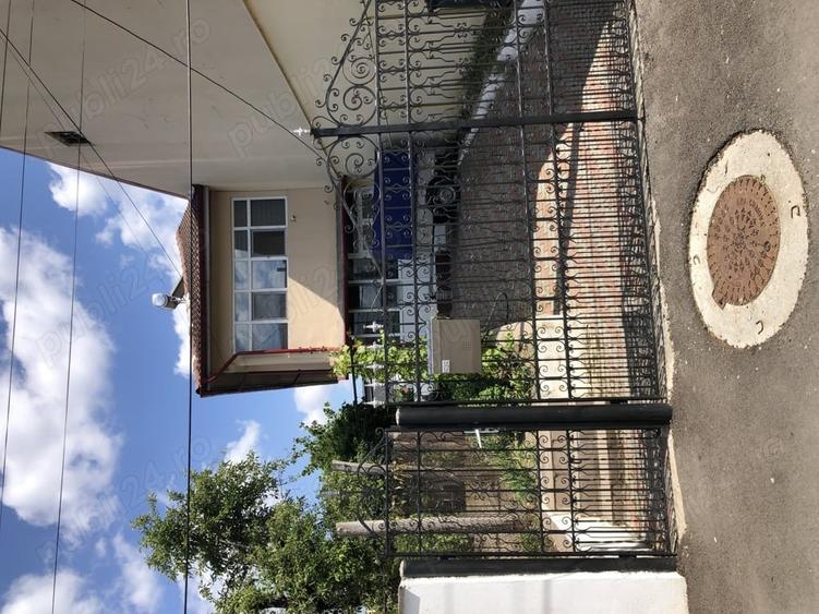 Casă cu 5 camere cu Teren 357 Mp în Central