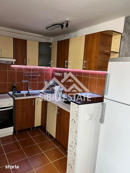 Apartament cu 3 camere, mobilat în Vasile Aaron