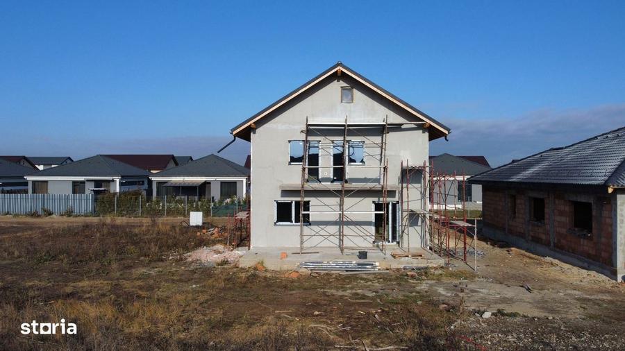 Casă cu 4 camere cu Teren 500 Mp în Central