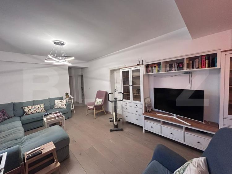 Apartament cu 6 camere semidecomandat, mobilat în 1 Mai