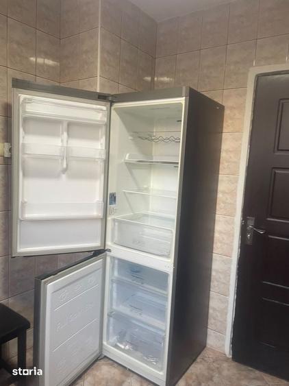 Apartament cu 3 camere semidecomandat, mobilat în Colentina