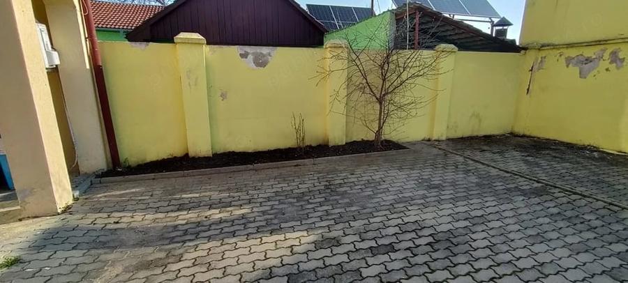 Casă cu 4 camere cu Teren 380 Mp în Central