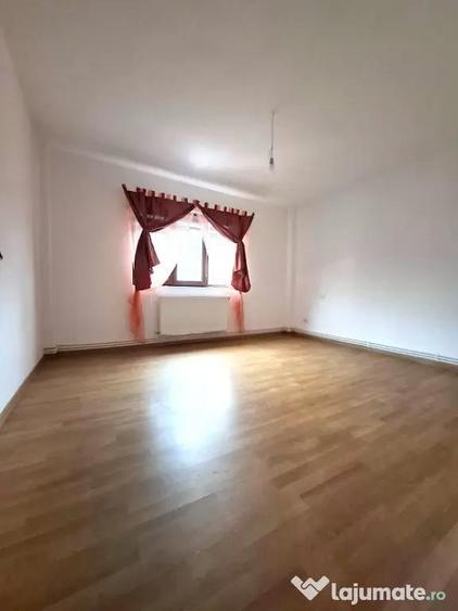 Apartament cu 3 camere decomandat în Ultracentral