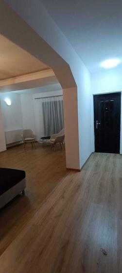 Apartament cu 3 camere decomandat în Vișan