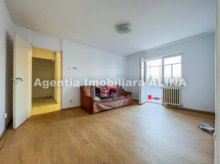 Apartament cu 3 camere semidecomandat în Astoria