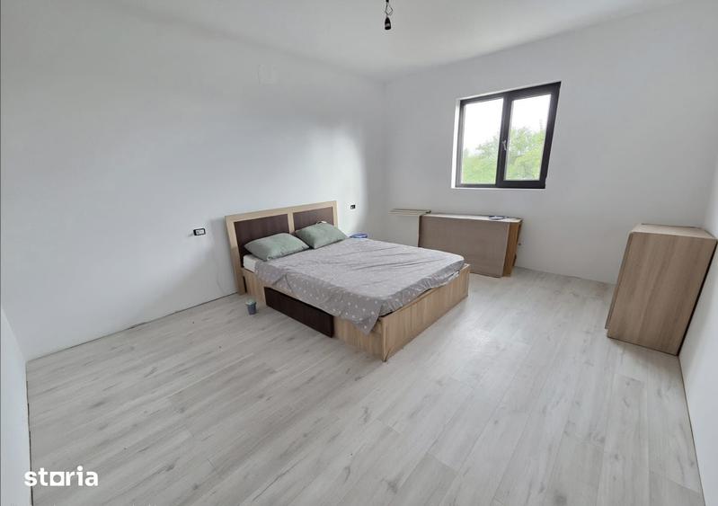 Casă cu 4 camere cu Teren 1300 Mp în Răzvad