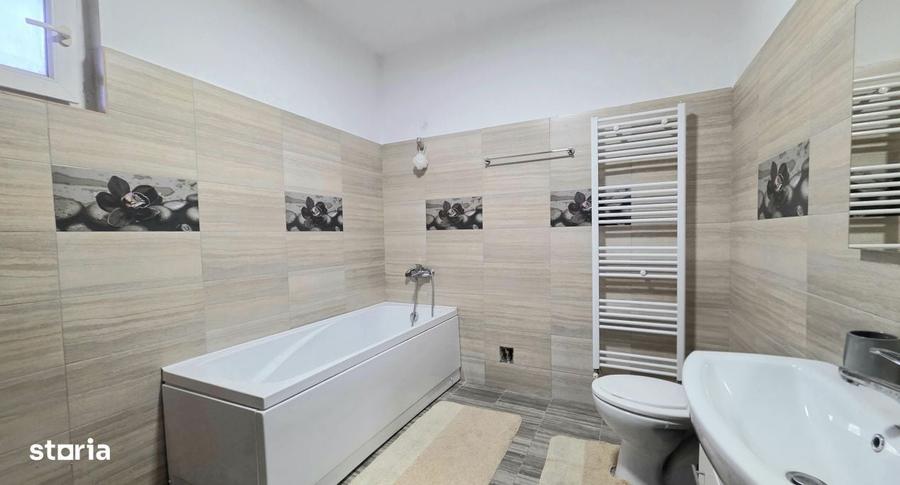 Casă cu 4 camere decomandat în Central