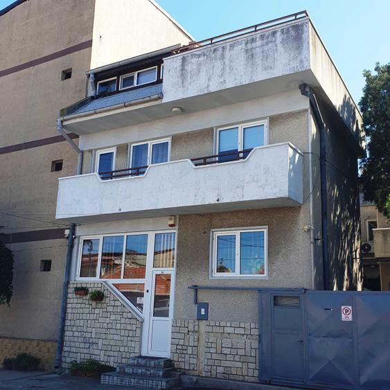 Casă cu 4 camere în Exterior Vest