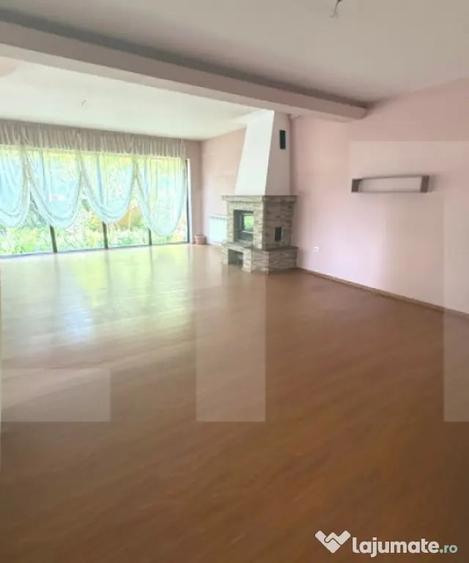 Casă cu 5 camere cu Teren 2248 Mp în Curtești