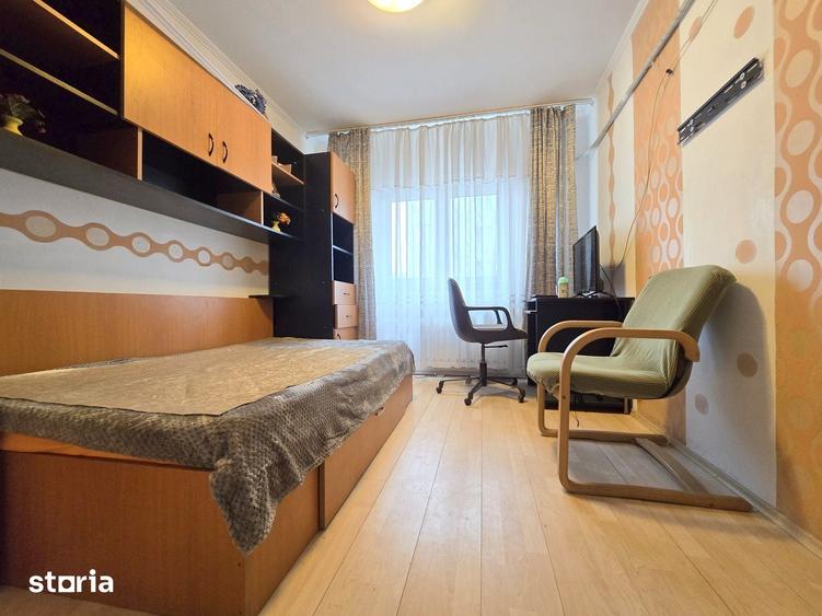 Apartament cu 3 camere decomandat în Titan