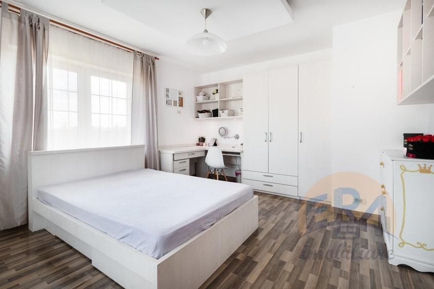Casă individuală cu 7 camere cu Piscina în Oncea