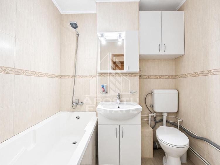 Apartament cu 2 camere semidecomandat, mobilat în Central