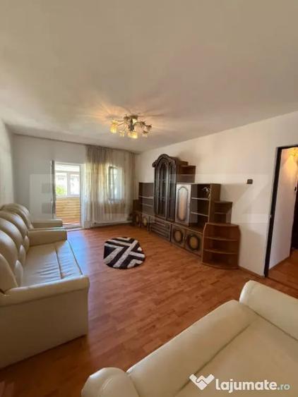 Apartament cu 3 camere decomandat în Central