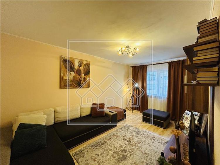 Apartament cu 3 camere decomandat în Vasile Aaron