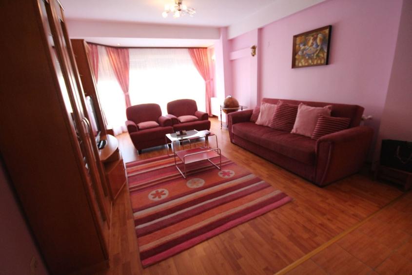 Apartament cu 4 camere decomandat, mobilat în Aradului