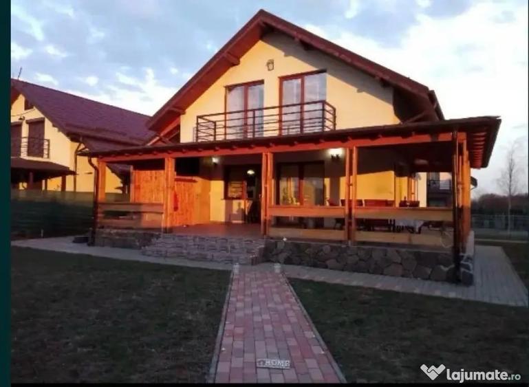 Casă cu 4 camere cu Teren 510 Mp în Păulești