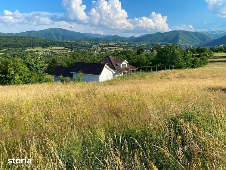 Teren de 6600 mp, în Gura Râului