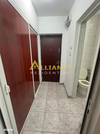 Garsonieră decomandată în Titan