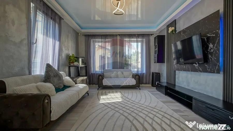 Casă cu 6 camere cu Teren 494 Mp în Vulcan