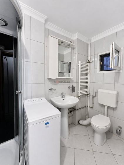 Apartament cu 3 camere decomandat, mobilat în Moinești