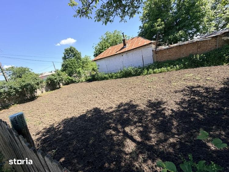 Casă cu 6 camere cu Teren 3000 Mp în Cârcea