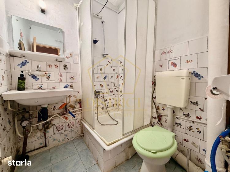 Apartament cu 4 camere decomandat în Lipovei