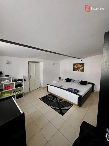 Apartament cu 3 camere semidecomandat în P-ța Maria