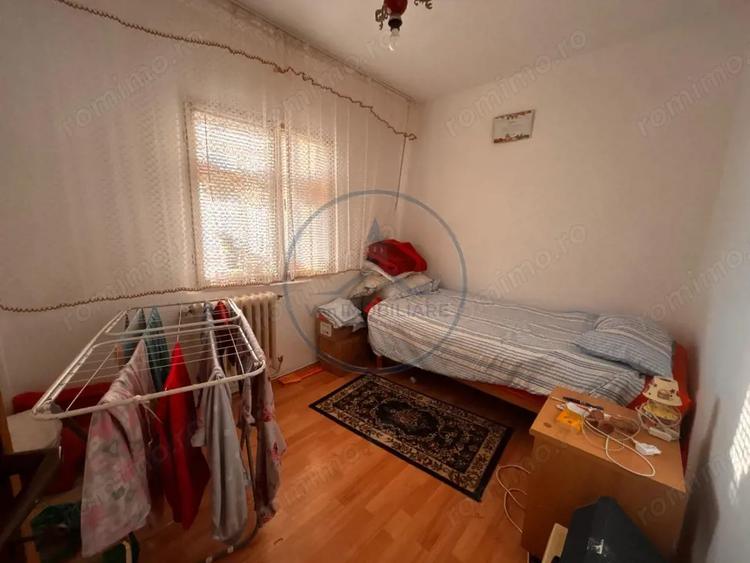 Apartament cu 4 camere decomandat, mobilat în Calea Moldovei