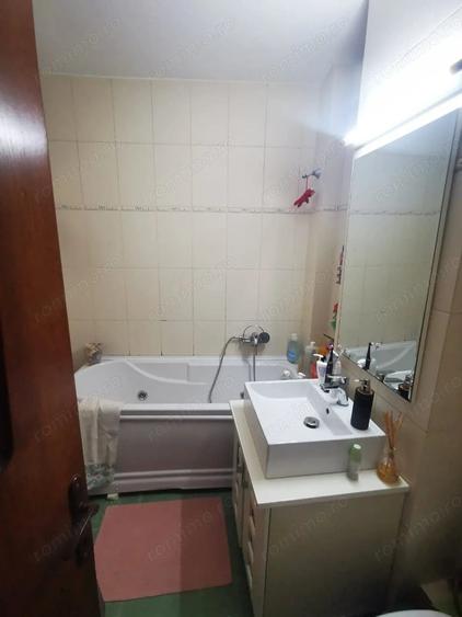 Apartament cu 3 camere decomandat în Ultimul leu