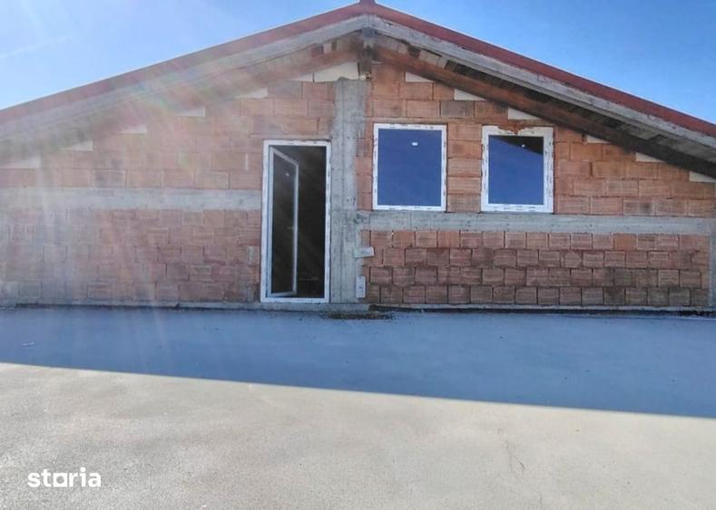 Casă cu 5 camere cu Teren 1843 Mp în Jucu
